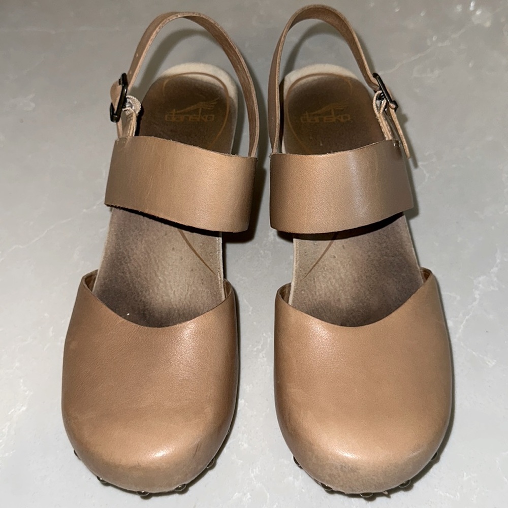 Dansko Thea Clogs Size 40 Nude Closed Toe Sandals used